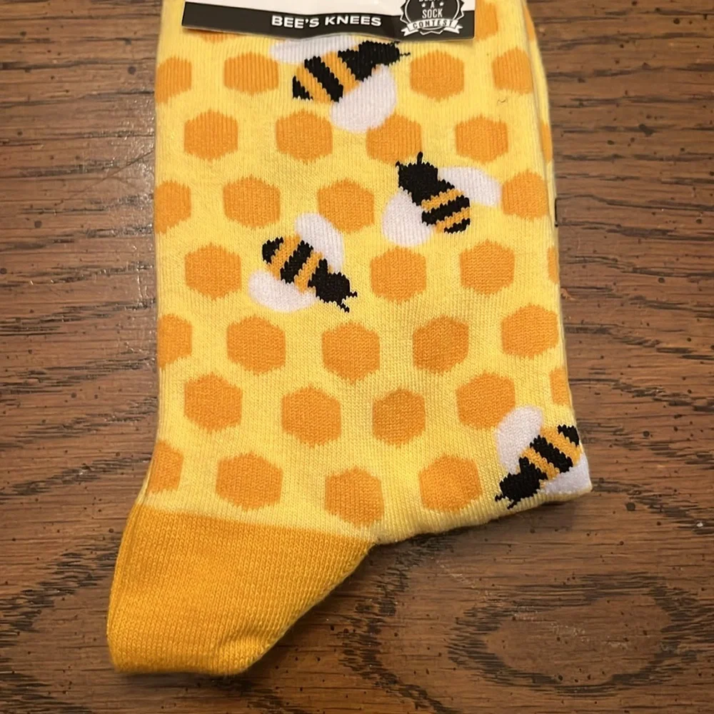 Sock‎ it to Me Bee’s Knees crew socks, NWT